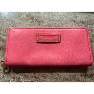 Marc by Marc Jacobs Pink Pebbled Leather Zip Wallet, Classic Designer Zip-Around
